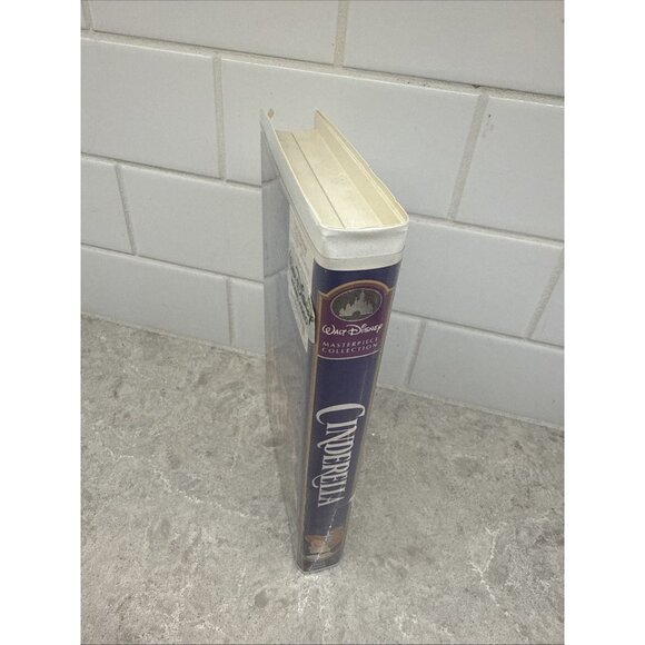 Cinderella Disney VHS Clamshell Walt Disney Masterpiece Collection. Pre-owned. - Picture 4 of 6